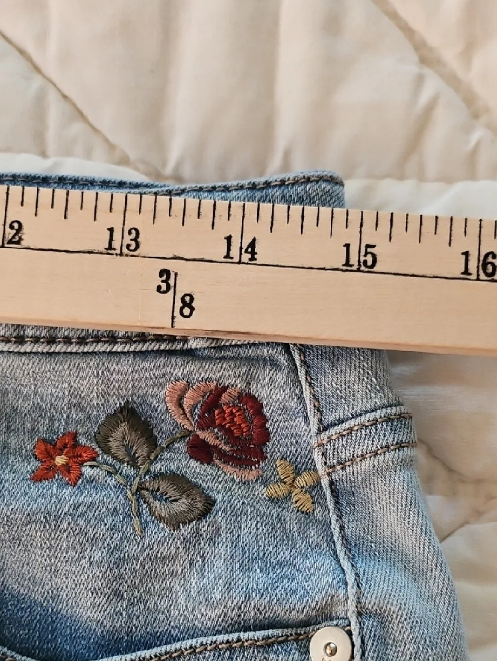 Massimo - High Rise Short - Floral Embroidered- Size 10/30 - Picture 3 of 8